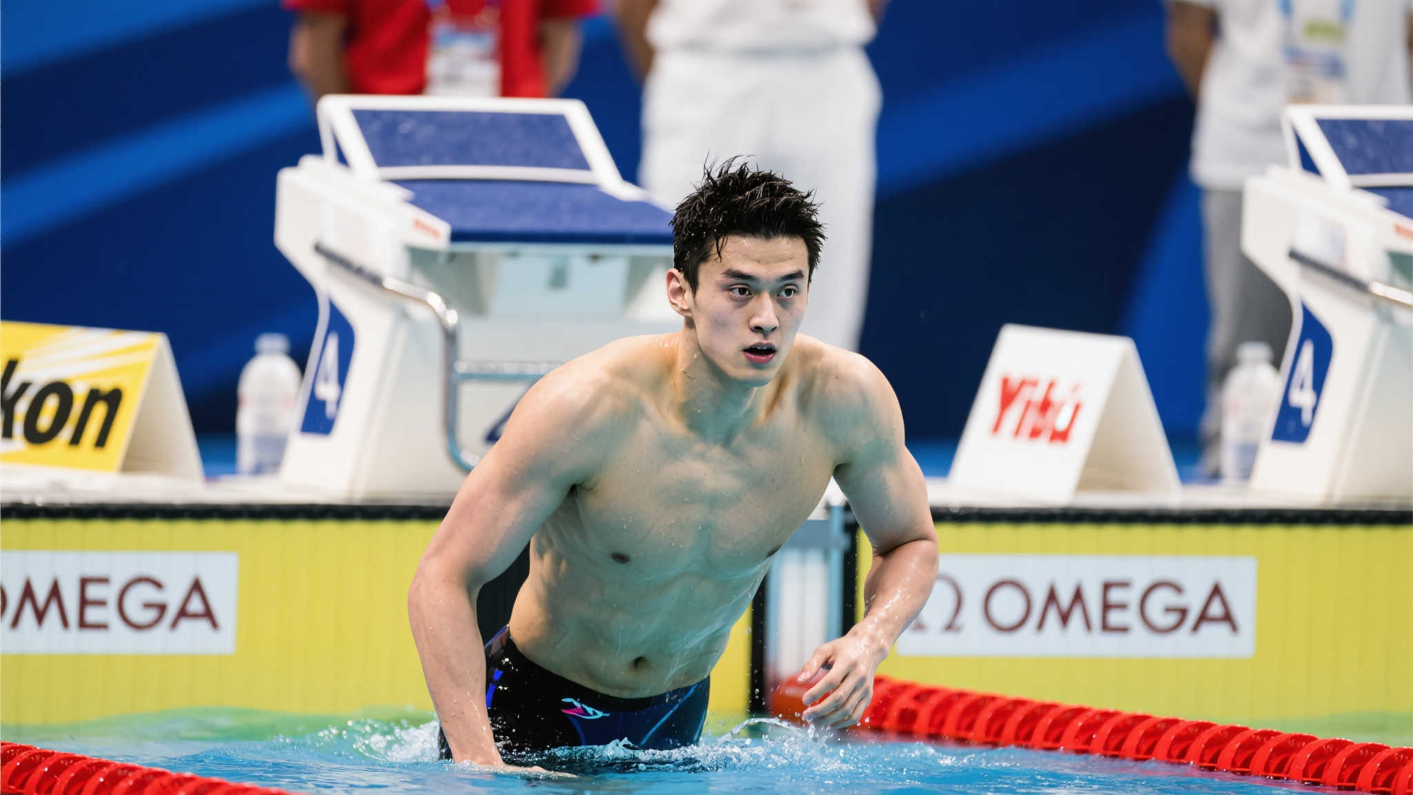 孙杨赛后泪崩:伤病缠身难负荷,后程无力几近崩溃 孙杨赛后泪崩:伤病缠身难负荷,后程无力几近崩溃